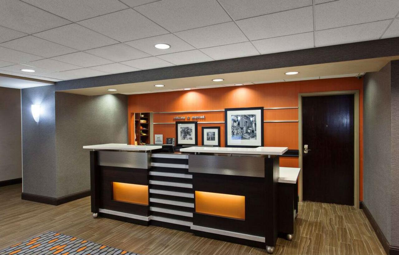 Hampton Inn And Suites Мерсед Экстерьер фото