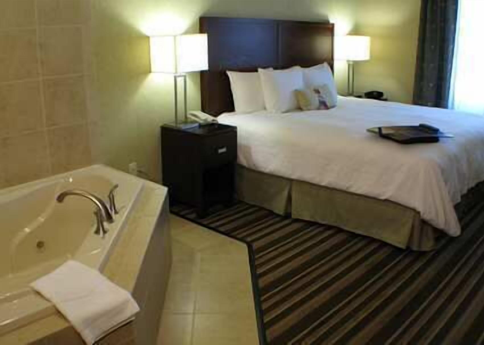 Hampton Inn And Suites Мерсед Экстерьер фото