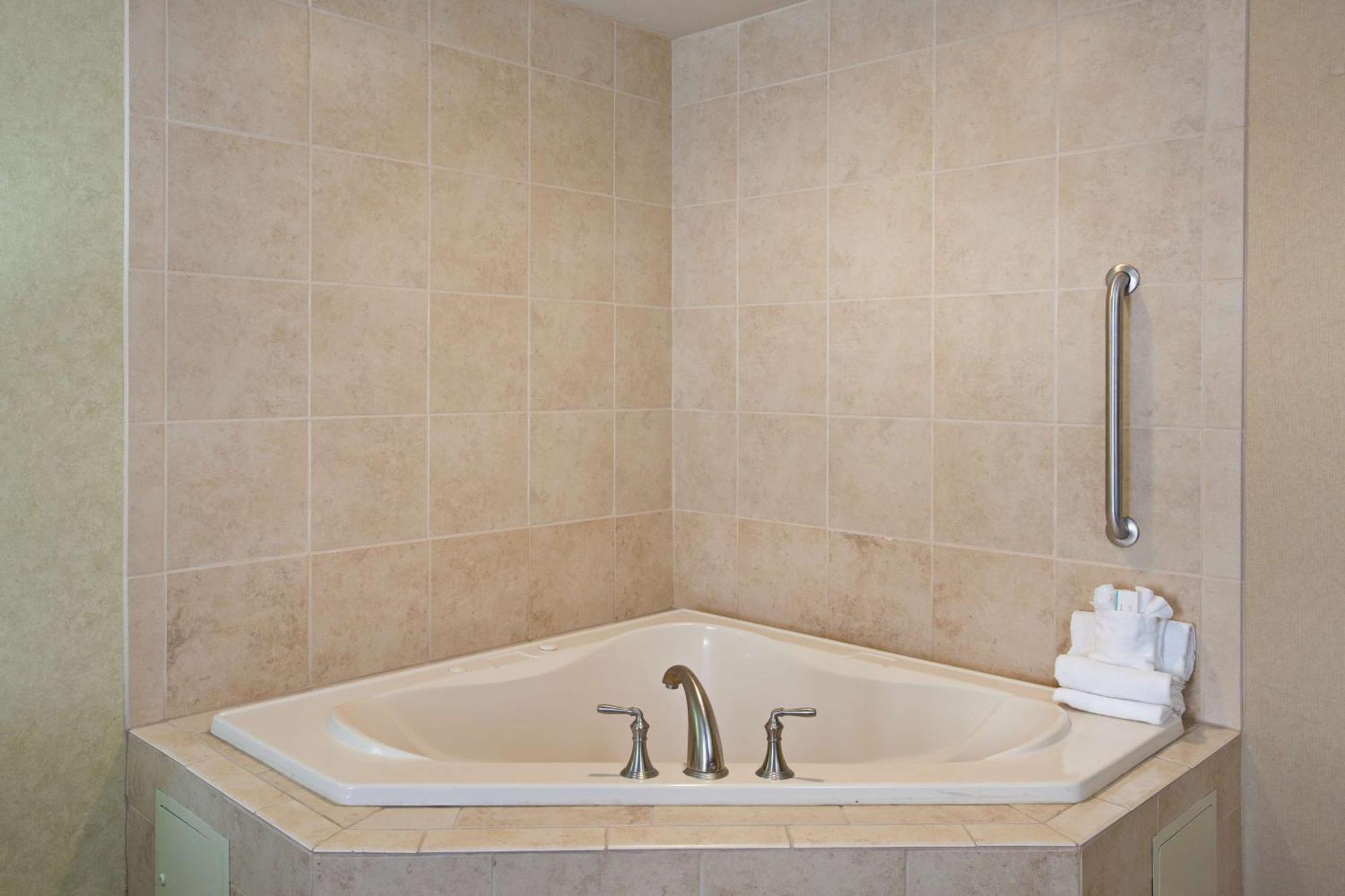 Hampton Inn And Suites Мерсед Экстерьер фото