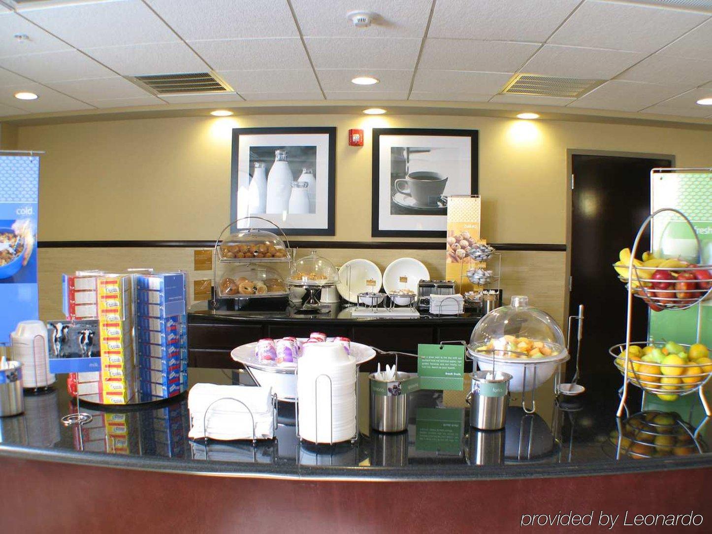 Hampton Inn And Suites Мерсед Ресторан фото